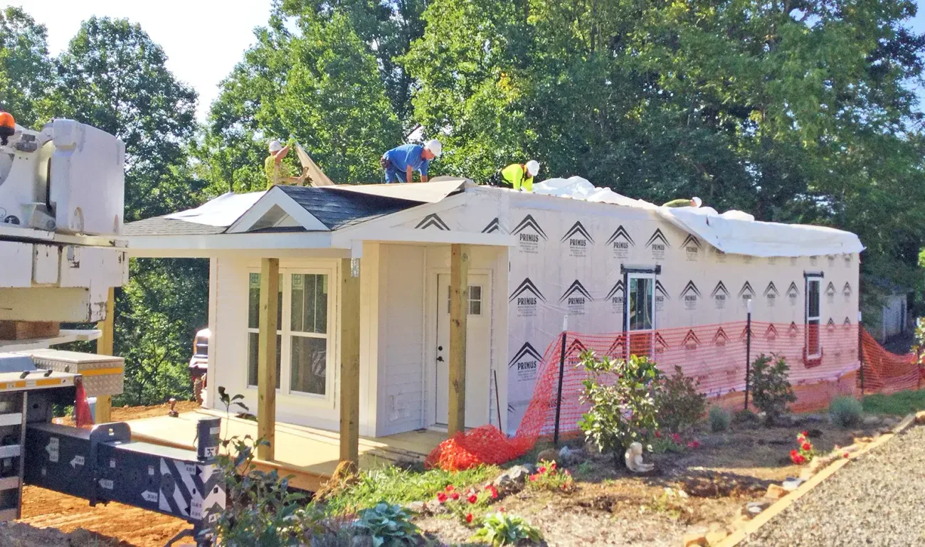 Quartz Transport moving a manufactured home