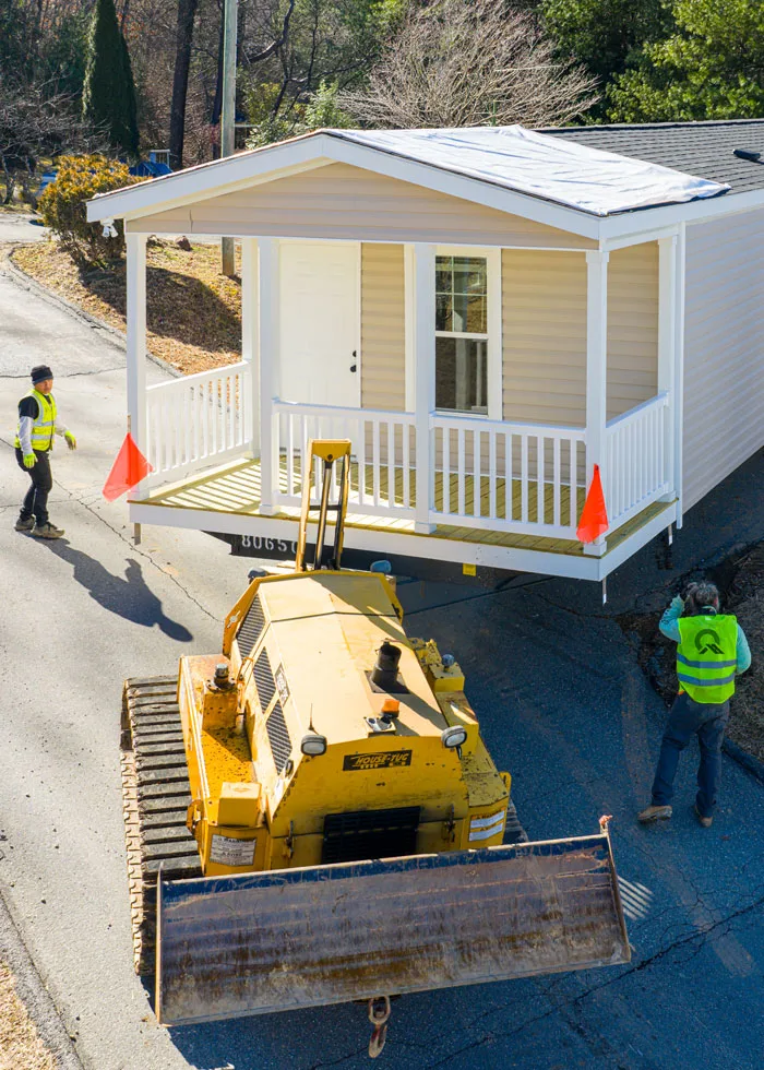 Quartz Transport moving a manufactured home