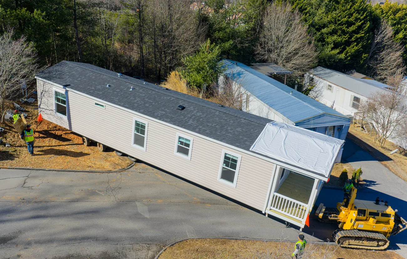 Quartz Transport moving a manufactured home